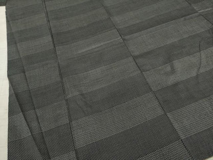 平和屋着物●本場大島紬　100亀甲　横段文　黒地　三越扱い　正絹　逸品　AABA4659ck
