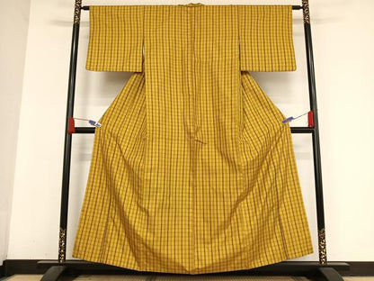 平和屋着物●山下八百子 本場黄八丈 市松綾織 格子 正絹 逸品 AABA4991np