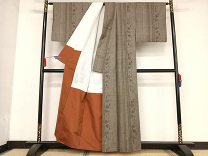 平和屋着物●本場大島紬　カタス9マルキ　葡萄蔦の葉文　正絹　逸品　AABA5007np