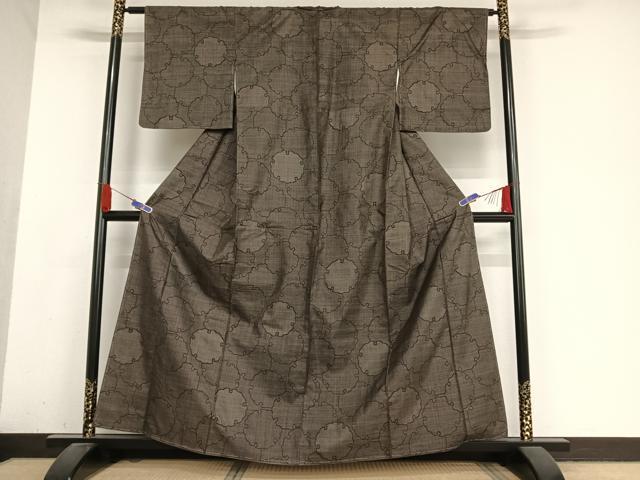 平和屋着物●東郷織物謹製　本場大島紬　160亀甲　雪輪文　正絹　逸品　未使用　AABA5043np 平和屋着物○東郷織物謹製 本場大島紬 160亀甲 雪輪文 正絹 逸品 未