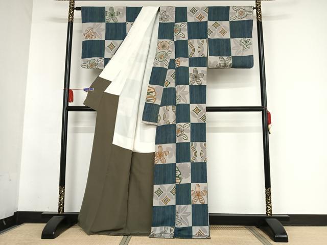 平和屋着物●上質な小紋 市松花文 鬼しぼ縮緬 正絹 逸品 AABA5056np