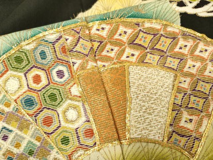 平和屋着物■豪華黒留袖　駒刺繍　地紙松文　金彩　正絹　逸品　AABA6925ma