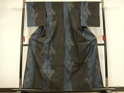 平和屋着物▽本場大島紬 単衣 9マルキ 舞蝶文 黒地 正絹 逸品 AABA7714fy
