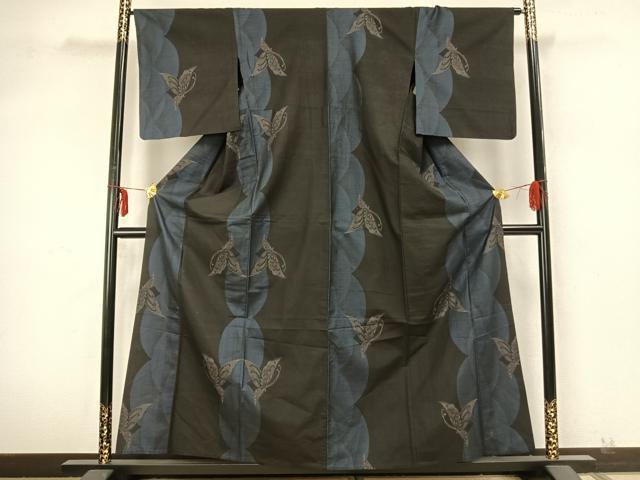 平和屋着物▽本場大島紬 単衣 9マルキ 舞蝶文 黒地 正絹 逸品 AABA7714fy