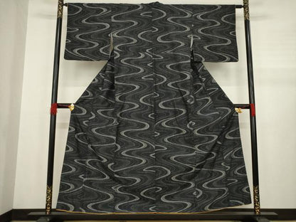平和屋着物●上質な紬　流水文　黒地　正絹　逸品　AABA9444ck