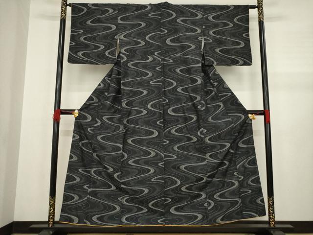 平和屋着物●上質な紬　流水文　黒地　正絹　逸品　AABA9444ck