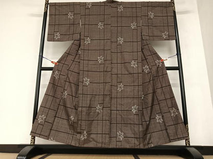 平和屋着物●本場大島紬 泥染め 舞花文 一元7マルキ 正絹 逸品 AABB0077zg