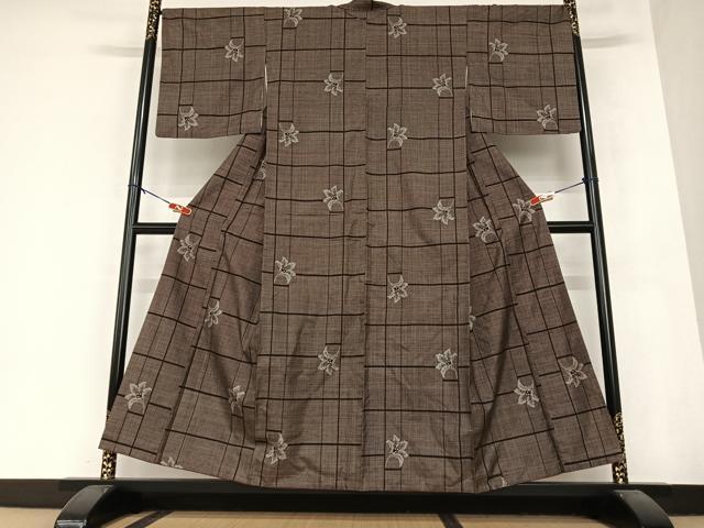 平和屋着物●本場大島紬 泥染め 舞花文 一元7マルキ 正絹 逸品 AABB0077zg