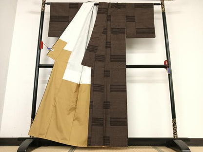 平和屋着物●塩沢紬　90亀甲　段違い文　正絹　逸品　AABB0193zg