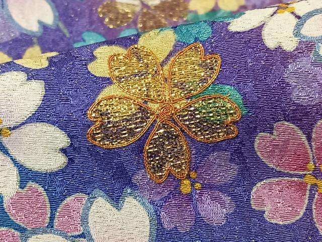 平和屋着物●豪華振袖 駒刺繍 流水舞桜 暈し染め 金彩 金通し地 正絹 逸品 AABB0314zg