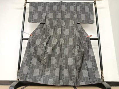 平和屋着物●本場大島紬 一元7マルキ 色紙重ね文 黒地 正絹 逸品 AABB0353zg