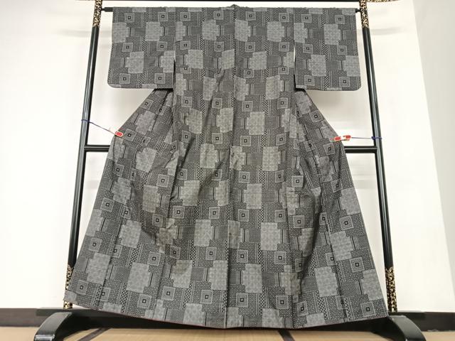 平和屋着物●本場大島紬 一元7マルキ 色紙重ね文 黒地 正絹 逸品 AABB0353zg