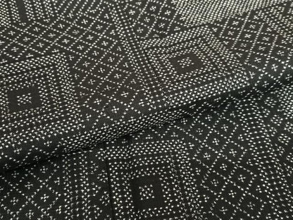 平和屋着物●本場大島紬 一元7マルキ 色紙重ね文 黒地 正絹 逸品 AABB0353zg