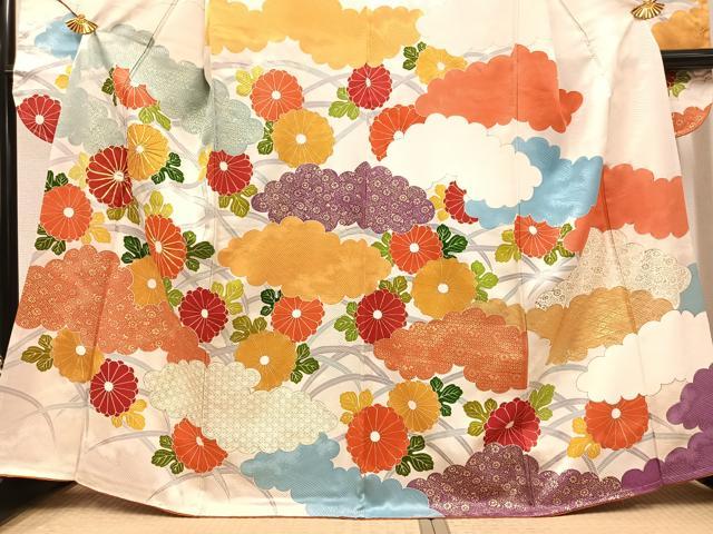 平和屋着物●豪華振袖　駒刺繍　雲重ね花文　金彩　正絹　逸品　未使用　AABB0399ph