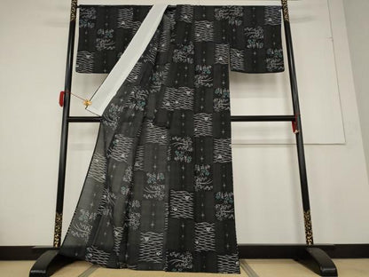 平和屋着物＊夏物 小紋 絽 紅梅織 市松草花文 黒地 洗える着物 AABB0626st