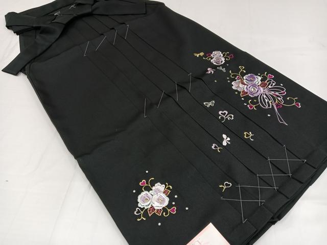 平和屋着物●行灯袴　刺繍　舞花文　黒地　金糸　洗える着物　未使用　AABB2990ph