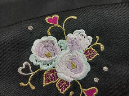 平和屋着物●行灯袴　刺繍　舞花文　黒地　金糸　洗える着物　未使用　AABB2990ph