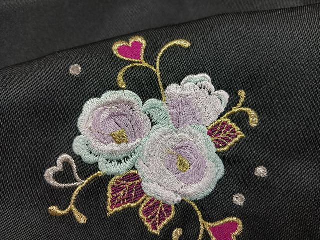 平和屋着物●行灯袴　刺繍　舞花文　黒地　金糸　洗える着物　未使用　AABB2990ph