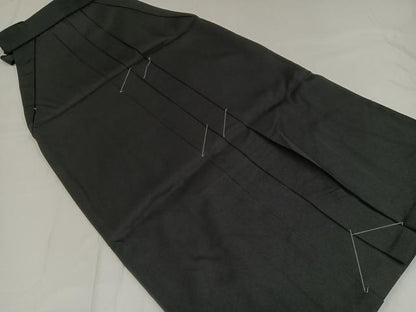 平和屋着物●行灯袴　刺繍　舞花文　黒地　金糸　洗える着物　未使用　AABB2990ph