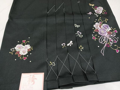 平和屋着物●行灯袴　刺繍　舞花文　黒地　金糸　洗える着物　未使用　AABB3610ph