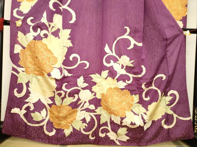 平和屋着物●豪華振袖 駒刺繍 花唐草文 金彩 金通し地 正絹 逸品 AABB3809ck