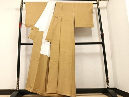 平和屋着物●上質な色無地 紋意匠 黄土色 鈴乃屋扱い 正絹 逸品 未使用 AABB5111ph