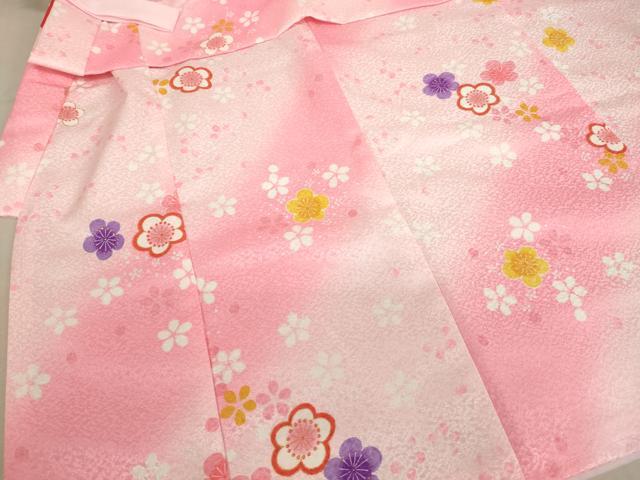 平和屋着物[]七五三　女の子　３歳　祝着　三つ身　長襦袢(単衣)・被布・小物セット　舞梅文　暈し染め　金彩　未使用　AABB5780ja