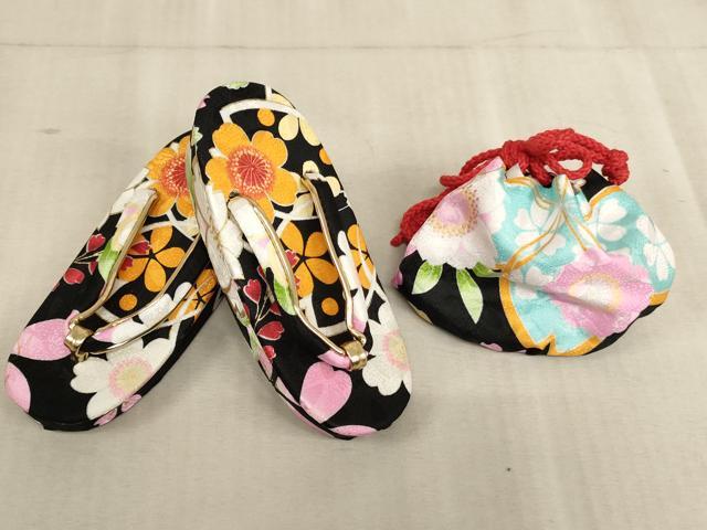平和屋着物[]七五三　女の子　３歳　祝着　三つ身　長襦袢(単衣)・被布・小物セット　花尽くし文　黒地　金彩　未使用　AABB5782ja