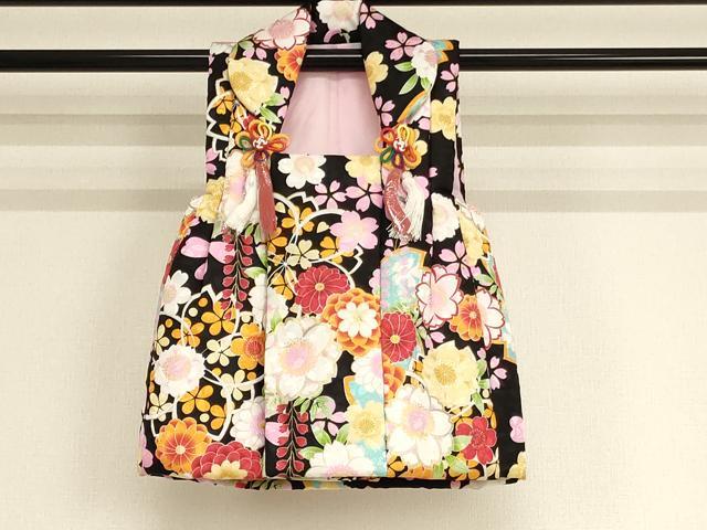 平和屋着物[]七五三　女の子　３歳　祝着　三つ身　長襦袢(単衣)・被布・小物セット　花尽くし文　黒地　金彩　未使用　AABB5784ja