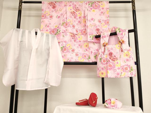 平和屋着物[]七五三　女の子　３歳　祝着　三つ身　長襦袢(単衣)・被布・小物セット　花手毬文　暈し染め　金彩　未使用　AABB5787ja
