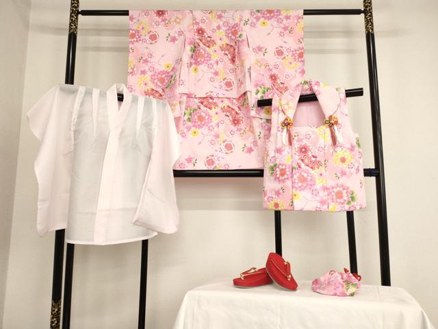 平和屋着物[]七五三　女の子　３歳　祝着　三つ身　長襦袢(単衣)・被布・小物セット　花手毬文　暈し染め　金彩　未使用　AABB5788ja