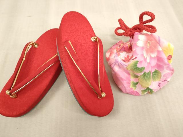 平和屋着物[]七五三　女の子　３歳　祝着　三つ身　長襦袢(単衣)・被布・小物セット　花手毬文　暈し染め　金彩　未使用　AABB5788ja