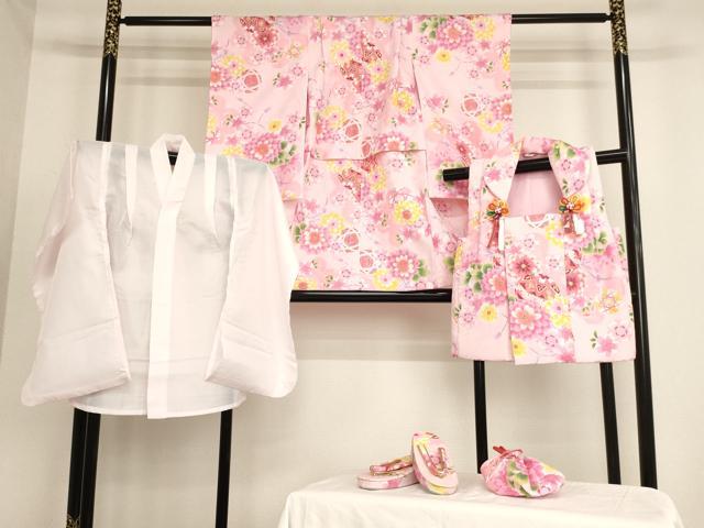 平和屋着物[]七五三　女の子　３歳　祝着　三つ身　長襦袢(単衣)・被布・小物セット　花手毬文　暈し染め　金彩　未使用　AABB5791ja