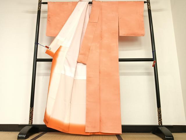 平和屋着物●上質な色無地 草花地紋 鉛丹色 暈し染め 正絹 逸品 未使用 AABB6477zg