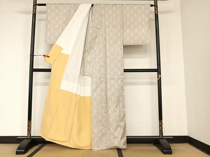平和屋着物●本場大島紬 白大島 一元7マルキ 麻の葉文様 反端付き 正絹 逸品 AABB6630np