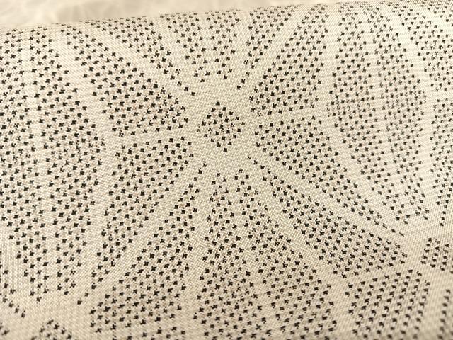平和屋着物●本場大島紬 白大島 一元7マルキ 麻の葉文様 反端付き 正絹 逸品 AABB6630np