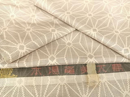平和屋着物●本場大島紬 白大島 一元7マルキ 麻の葉文様 反端付き 正絹 逸品 AABB6630np