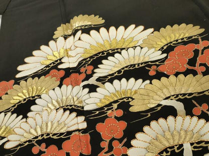 平和屋着物■豪華黒留袖　駒刺繍　梅松文　金彩　金糸　正絹　逸品　AABB8582cs