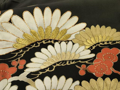 平和屋着物■豪華黒留袖　駒刺繍　梅松文　金彩　金糸　正絹　逸品　AABB8582cs