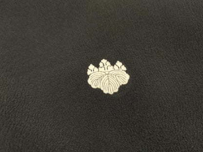 平和屋着物■豪華黒留袖　駒刺繍　梅松文　金彩　金糸　正絹　逸品　AABB8582cs