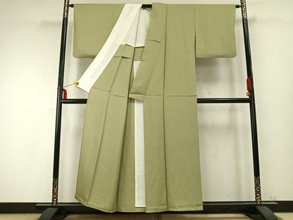 平和屋着物▽上質な色無地 単衣 紗綾型地紋 若菜色 伊と幸 反端付き 正絹 逸品 AABC0253fy