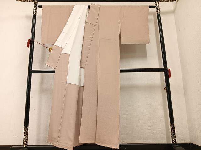 平和屋着物●上質な色無地　白茶色　鬼しぼ縮緬　正絹　逸品　AABC0636ph 平和屋着物○上質な色無地 白茶色 鬼しぼ縮緬 正絹 逸品 AABC0636ph