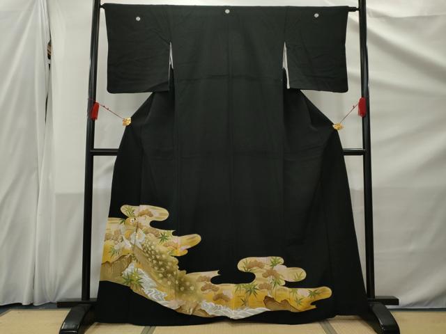 平和屋着物■豪華黒留袖 刺繍 雲取り孔雀松文 金彩 正絹 逸品 AABC1964nf