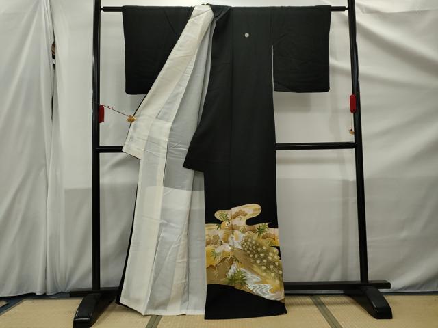 平和屋着物■豪華黒留袖 刺繍 雲取り孔雀松文 金彩 正絹 逸品 AABC1964nf