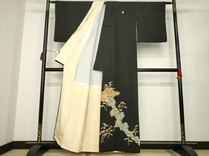 平和屋着物●創業130年　江戸染繍友禅　大彦　黒留袖　松　刺繍　金糸　金彩　正絹　逸品　AABC3227ck