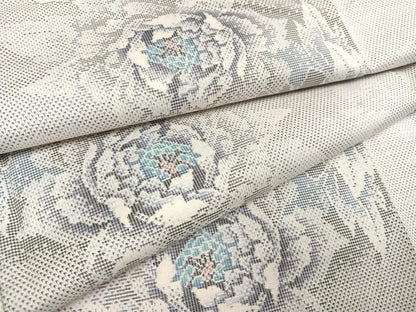 平和屋着物●本場大島紬 白大島 カタス７マルキ 総絣 草花文 正絹 逸品 AABC3326ph