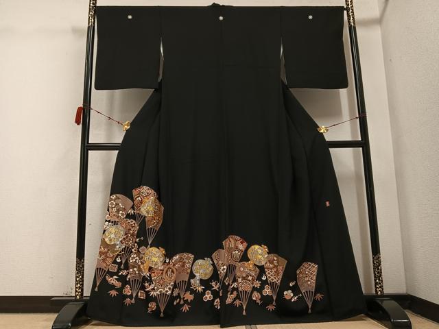 平和屋着物●豪華黒留袖 作家物 駒刺繍 打ち出の小槌 扇面吉祥花宝尽くし 金彩 正絹 逸品 AABC3347ph