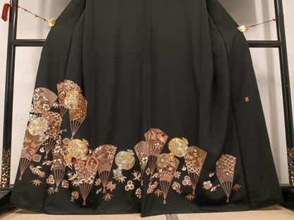 平和屋着物●豪華黒留袖 作家物 駒刺繍 打ち出の小槌 扇面吉祥花宝尽くし 金彩 正絹 逸品 AABC3347ph