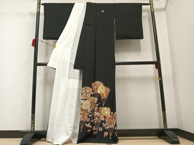 平和屋着物●豪華黒留袖 作家物 駒刺繍 打ち出の小槌 扇面吉祥花宝尽くし 金彩 正絹 逸品 AABC3347ph