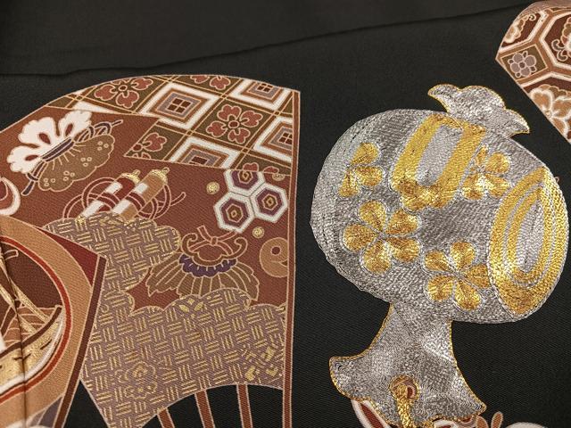 平和屋着物●豪華黒留袖 作家物 駒刺繍 打ち出の小槌 扇面吉祥花宝尽くし 金彩 正絹 逸品 AABC3347ph